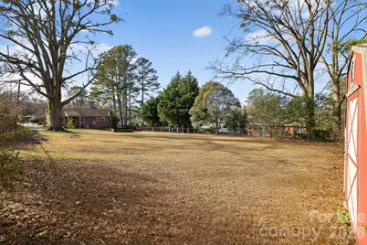 212 N Pine Lake Drive, Spartanburg, SC 29301 - Photo 36