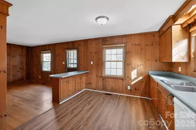 212 N Pine Lake Drive, Spartanburg, SC 29301 - Photo 14