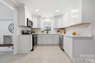 3900 Foxford Pl, Charlotte, NC 28215 - Photo 4