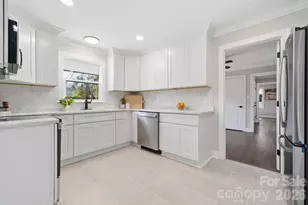 3900 Foxford Pl, Charlotte, NC 28215 - Photo 8