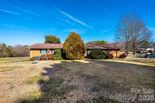 2347 Plainfield Dr, Conover, NC 28613 - Photo 10