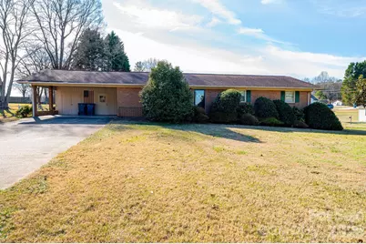 2347 Plainfield Drive, Conover, NC 28613 - Photo 4