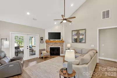 401 Grand Harbor Boulevard, Ninety Six, SC 29666 - Photo 8