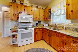 979 Greenville Hwy, Brevard, NC 28712 - Photo 16