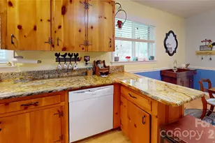 979 Greenville Hwy, Brevard, NC 28712 - Photo 16