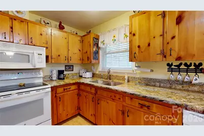 979 Greenville Highway, Brevard, NC 28712 - Photo 18