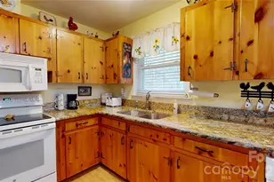 979 Greenville Hwy, Brevard, NC 28712 - Photo 18