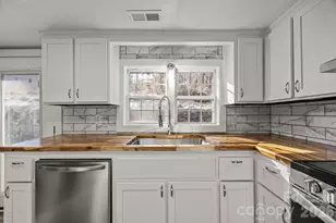 62 Mitchell St, Canton, NC 28716 - Photo 10