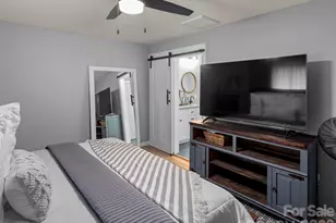 127 Walt Dr, Hendersonville, NC 28792 - Photo 16