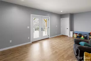 127 Walt Dr, Hendersonville, NC 28792 - Photo 22