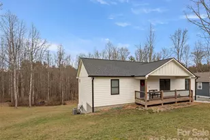 127 Walt Dr, Hendersonville, NC 28792 - Photo 2