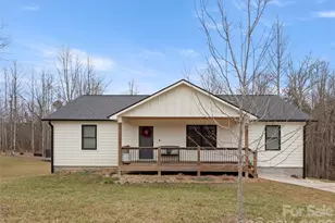 127 Walt Dr, Hendersonville, NC 28792 - Photo 2