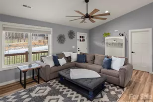 127 Walt Dr, Hendersonville, NC 28792 - Photo 6