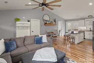 127 Walt Dr, Hendersonville, NC 28792 - Photo 8