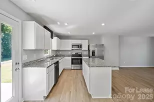 8040 Mulberry Gln Ln, Charlotte, NC 28215 - Photo 6