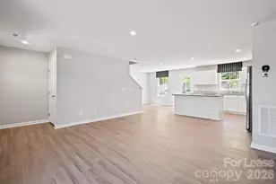 8040 Mulberry Gln Ln, Charlotte, NC 28215 - Photo 8