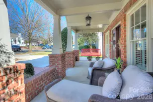 1825 Lombardy Cir, Charlotte, NC 28203 - Photo 2