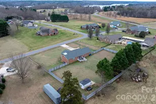 95 Chesterfield Dr, Taylorsville, NC 28681 - Photo 2