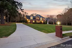 10019 Elibren Ln, Matthews, NC 28105 - Photo 2