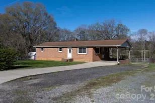 2576 Kingston St, Newton, NC 28658 - Photo 2