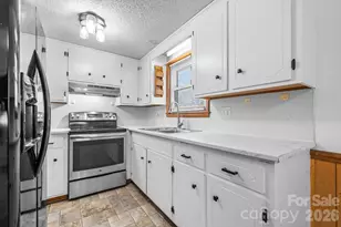 2576 Kingston St, Newton, NC 28658 - Photo 10