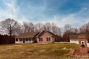 69 Isaac Creek Dr, Hickory, NC 28601 - Photo 2