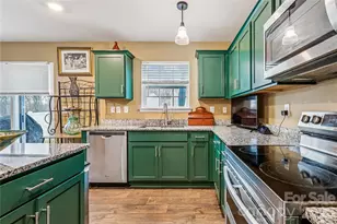 2038 Pippen Ave, Charlotte, NC 28215 - Photo 6