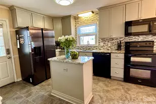 209 Cottonwood Dr, Mount Holly, NC 28120 - Photo 6