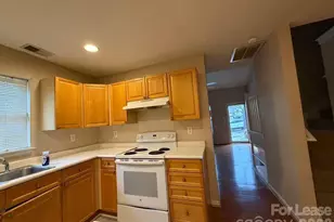 6007 Cougar Ln, Charlotte, NC 28269 - Photo 2