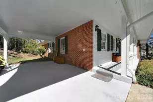 391 Hawthorne Dr, Brevard, NC 28712 - Photo 2