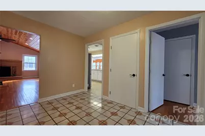 1627 Greenville Highway, Hendersonville, NC 28792 - Photo 14