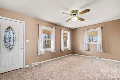 238 Lakeview Drive, Blacksburg, SC 29702 - Photo 8