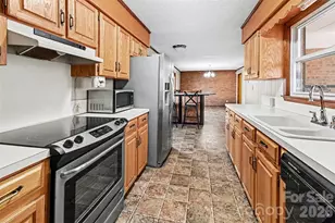 238 Lakeview Dr, Blacksburg, SC 29702 - Photo 4