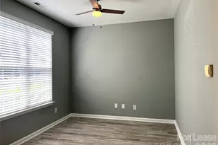 8378 Chaceview Ct, Charlotte, NC 28269 - Photo 4