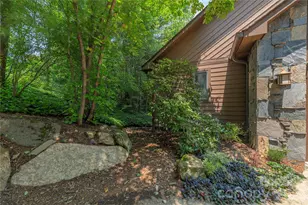 35 Hillcreek Dr, Asheville, NC 28804 - Photo 4