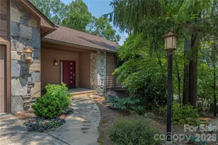 35 Hillcreek Dr, Asheville, NC 28804 - Photo 2