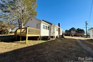 438 Pop Davis Rd, Taylorsville, NC 28681 - Photo 2
