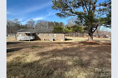 122 Cottonwood Drive, Mount Holly, NC 28120 - Photo 2