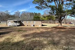 122 Cottonwood Dr, Mount Holly, NC 28120 - Photo 2