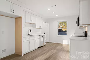 220 Valleybrook Ln, Troutman, NC 28166 - Photo 8