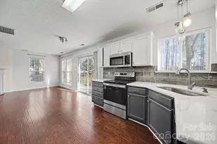 4215 Suttle Pl, Matthews, NC 28104 - Photo 8