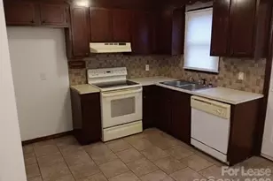 304 Kristin Ln, Hudson, NC 28638 - Photo 2