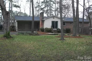 310 Cedarwood Ln, Matthews, NC 28104 - Photo 2