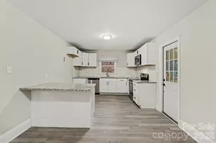 5448 Kinsale Ln, Charlotte, NC 28215 - Photo 4