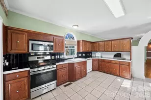 601 Elmwood Cir, Dallas, NC 28034 - Photo 10