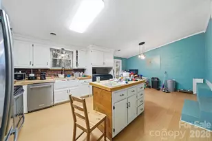 140 29th Ave Dr NW, Hickory, NC 28601 - Photo 16