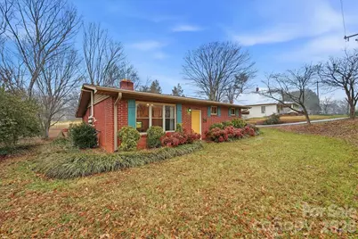 140 29th Avenue Drive NW, Hickory, NC 28601 - Photo 2