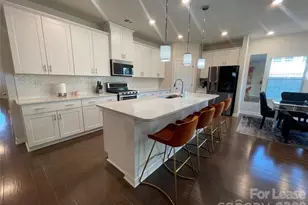 11838 Red Leaf Dr, Charlotte, NC 28215 - Photo 2