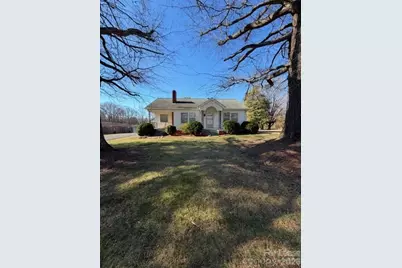 1015 20th Street NE, Hickory, NC 28601 - Photo 1