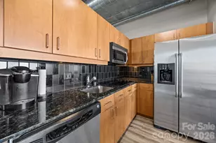 505 E 6th St, Charlotte, NC 28202 - Photo 8